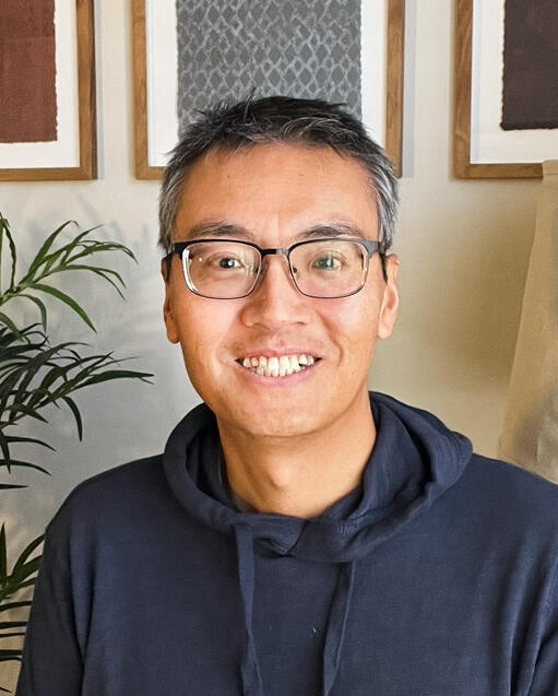 Headshot: Dr. Tom